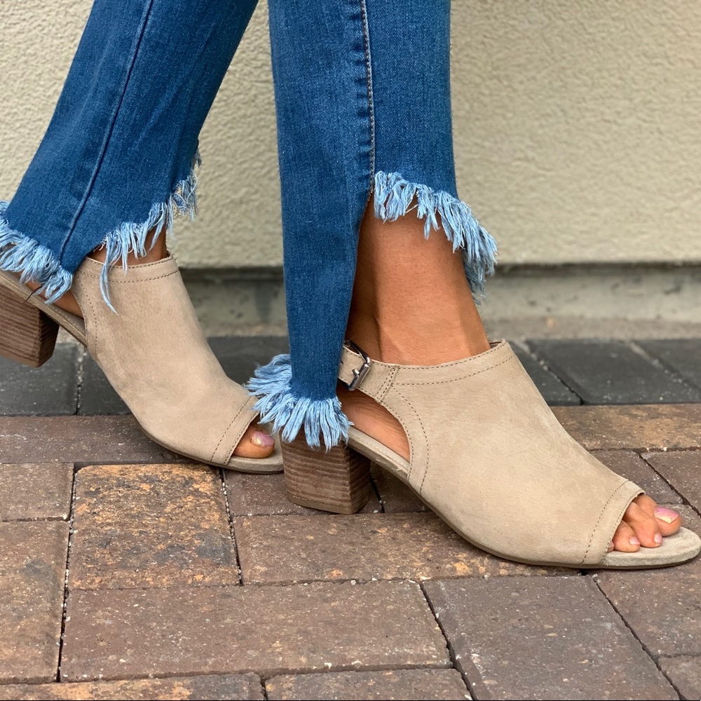 Distressed Leather Kitten Heel Peep Toe Sandal - Picture 6 of 8